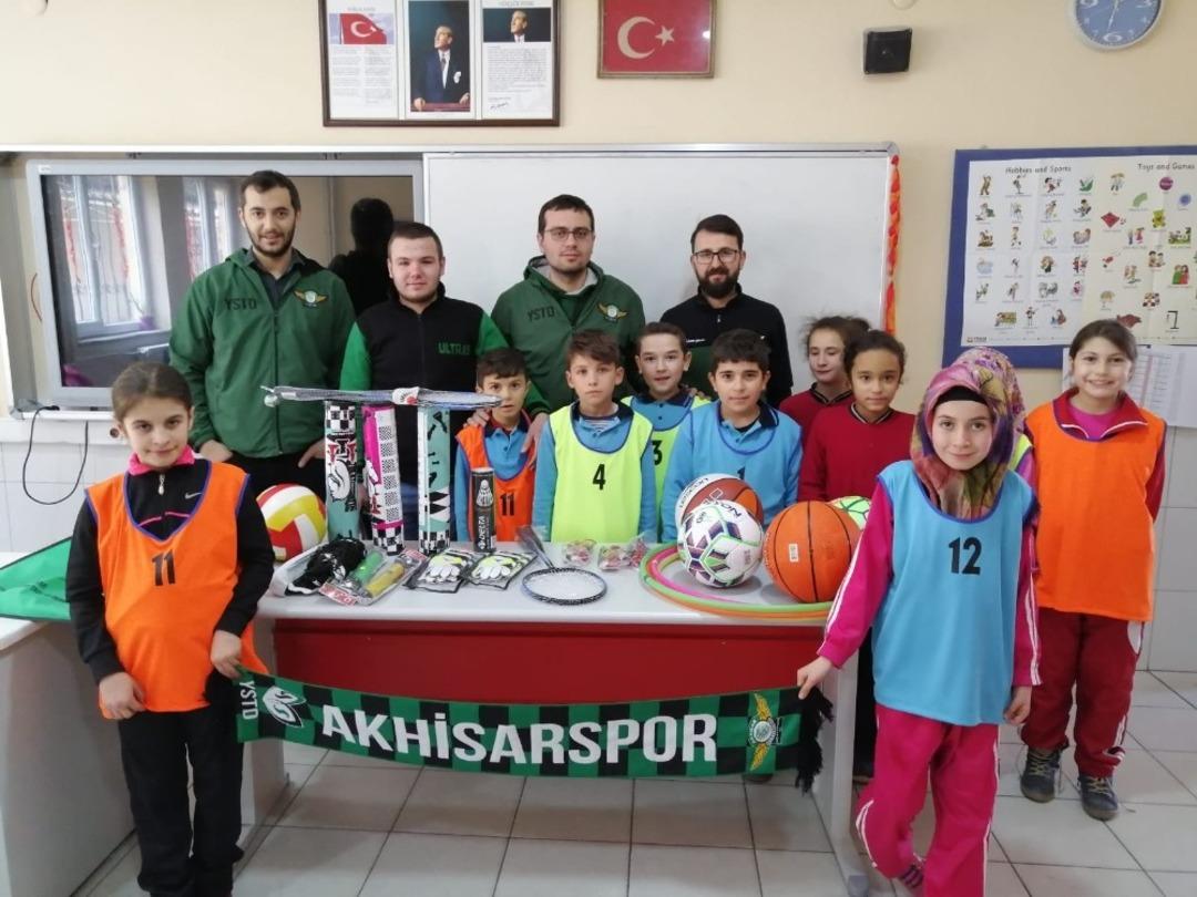 Yeşil Siyah Taraftarlar Derneği &ouml;ğrencileri sevindirmeye devam ediyor