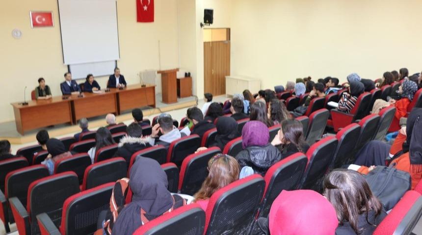 F&Uuml;&rsquo;de &lsquo;Sosyal Hizmet Uygulamaları&rsquo; semineri