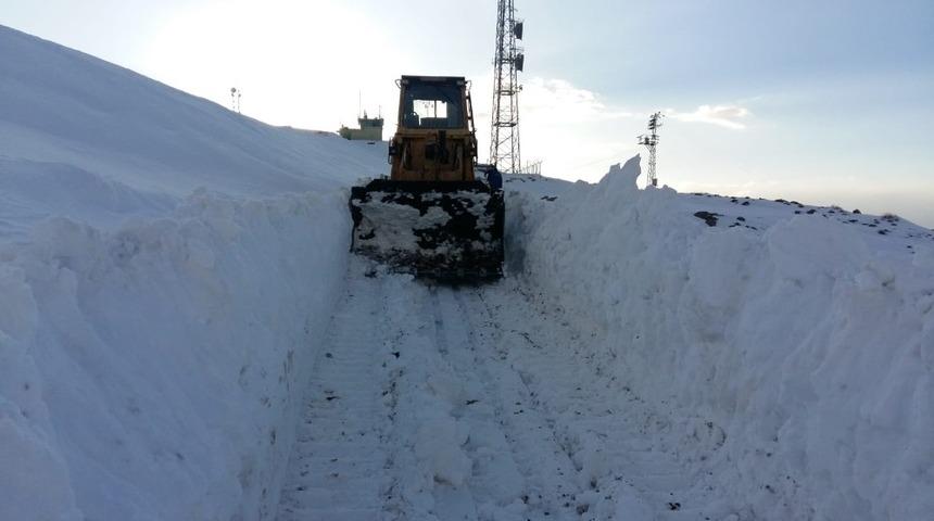 Konya&rsquo;da karla kaplanan dağ yolları ulaşıma a&ccedil;ılıyor