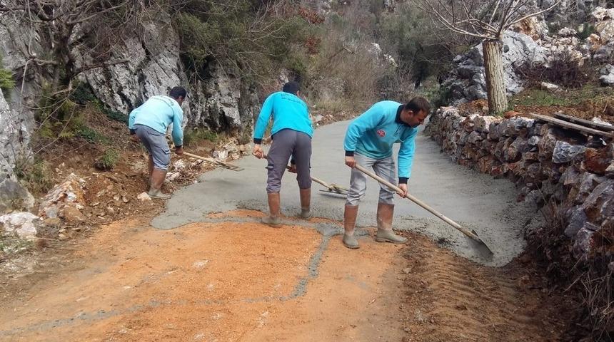 Engelli vatandaşın evine kadar yol yapıldı