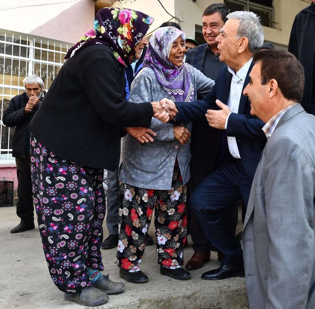 Kocaoğlu &ccedil;i&ccedil;eklerle uğurlandı