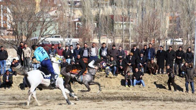 Cirit müsabakaları nefesleri kesti