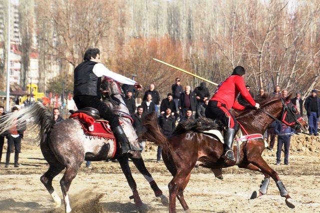 Cirit müsabakaları nefesleri kesti