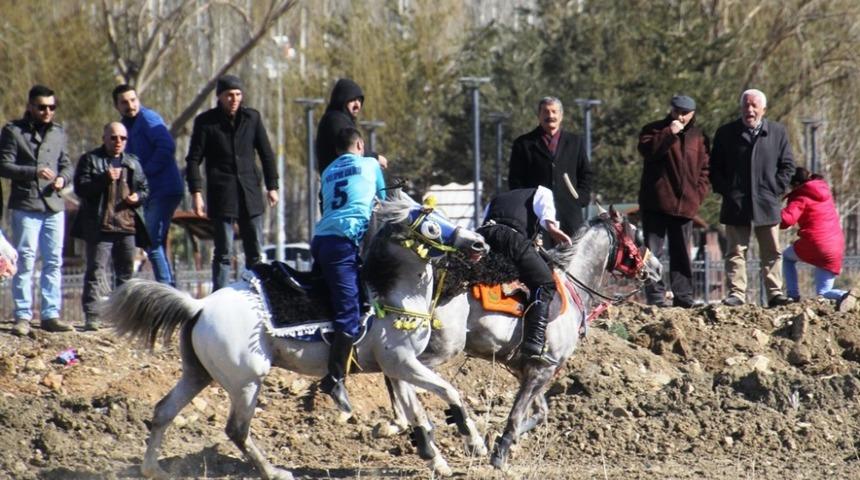 Cirit m&uuml;sabakaları nefesleri kesti