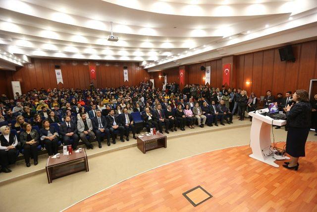 Şahin’in projeleri, üniversite öğrencilerini heyecanlandırdı