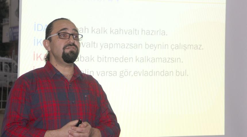 Serin: "Anne babalar y&uuml;z&uuml;nden ergenlik yaşı 35&rsquo;lere kadar &ccedil;ıkıyor"