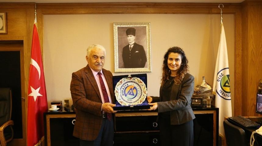 Batum Başkonsolosu Makbule Koçak’tan Avrasya Üniversitesine ziyaret