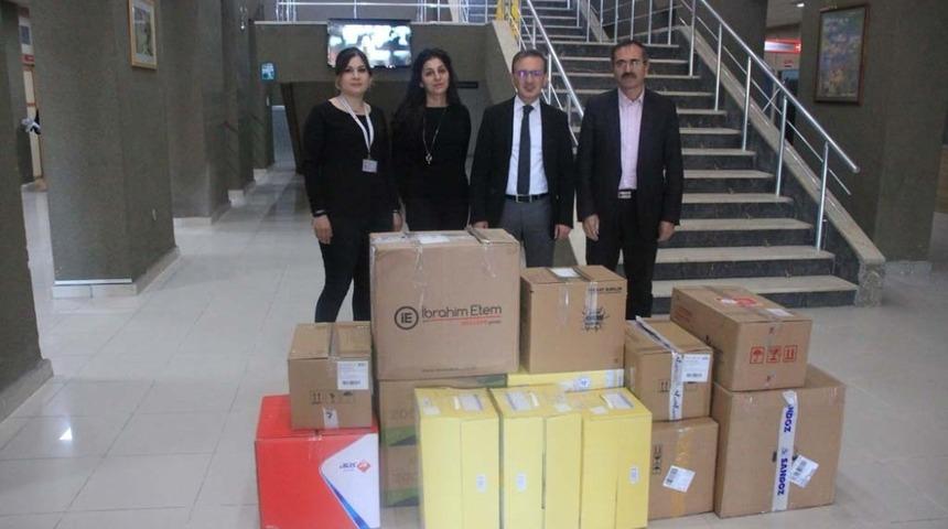 Hastane çalışanlarından Hayat Ağacı Derneği’ne yardım