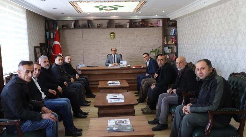 &Ccedil;ukurcalı esnaftan Kaymakam Ayca&rsquo;ya plaket