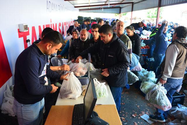 Adana'da tanzim satış ilgi gördü, pazar yeri tenhalaştı