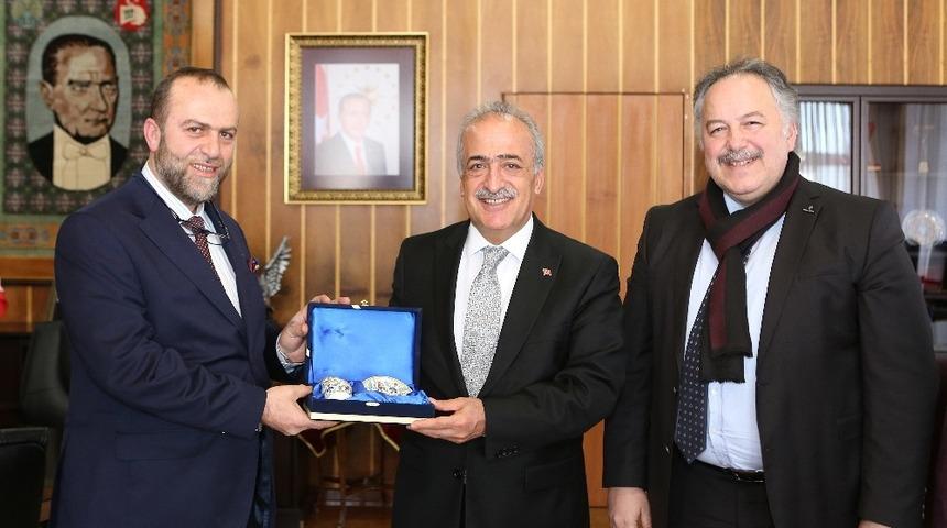 Rekt&ouml;r &Ccedil;omaklı: &ldquo;Benim Bir Fikrim Var" diyen herkese kapımız a&ccedil;ık