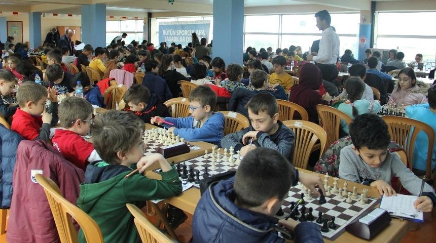 24 Şubat Kurtuluş Kupası satran&ccedil; turnuvası kıyasıya ma&ccedil;lara sahne oldu