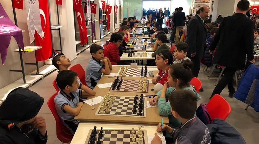 Satran&ccedil; turnuvasında 985 sporcu yarıştı