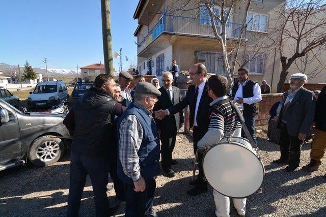 Başkan Mustafa Çöl’e ev ziyaretinde davul ve zurnalı karşılama