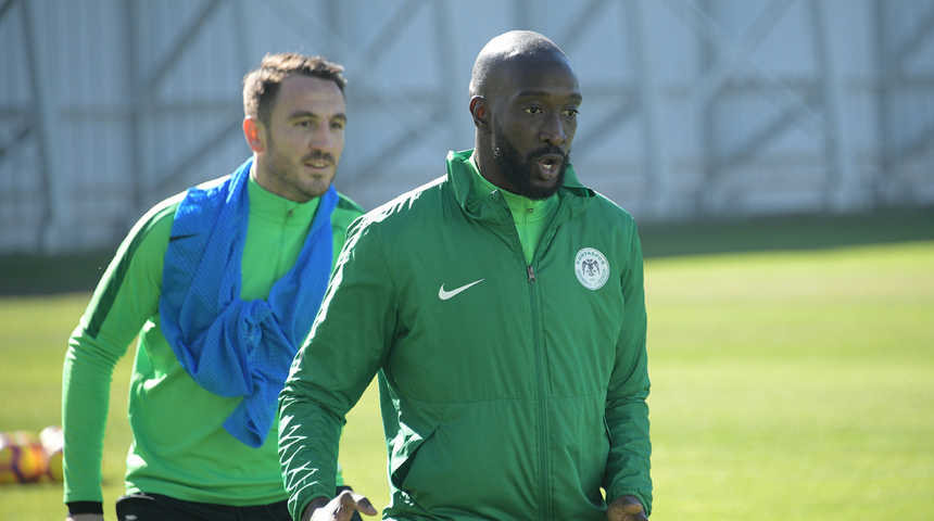  Atiker Konyaspor'da Yatabare sakatlandı