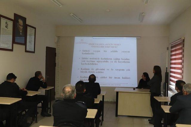 Kars’ta Kadına Yönelik Şiddetle Mücadele Eğitim semineri verildi