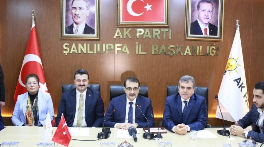 Bakan D&ouml;nmez, AK Parti Şanlıurfa teşkilat &uuml;yeleri ile bir araya geldi