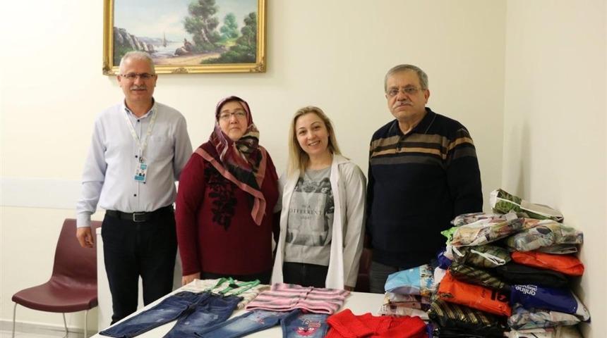 &Ouml;rd&uuml;ğ&uuml; kazakları hastanedeki ihtiya&ccedil; sahibi &ccedil;ocuklara bağışlıyor