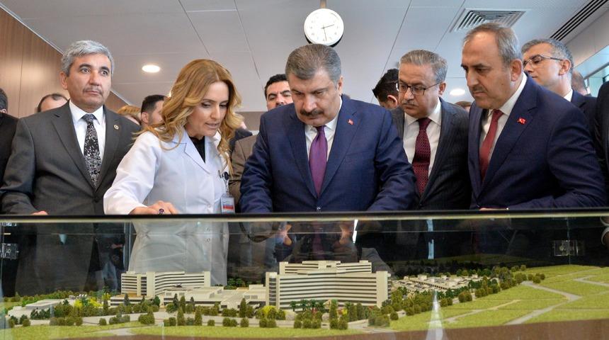 Bakan Koca'dan 'H3N2 vir&uuml;s&uuml;' a&ccedil;ıklaması: Bizim i&ccedil;in risk oluşturmuyor (2)