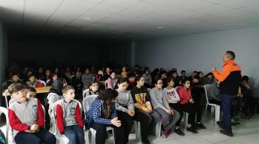 AFAD ekipleri &ouml;ğrencilere eğitim verdi