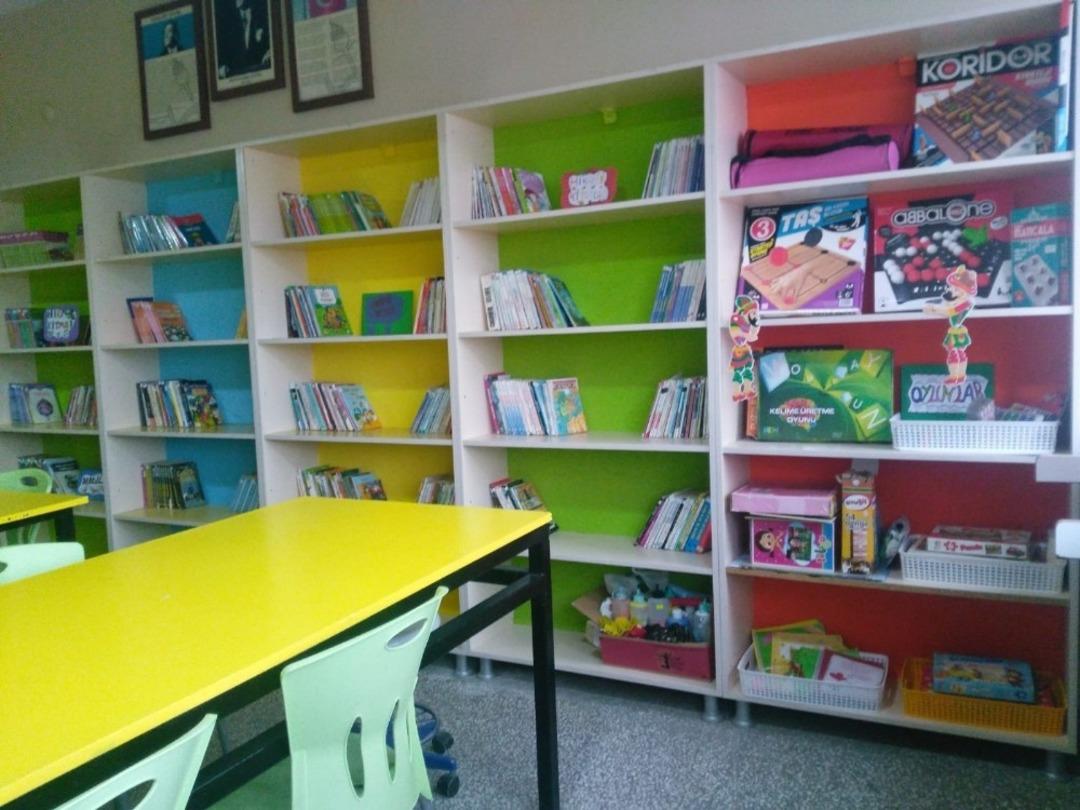 Akhisar&rsquo;a &rsquo;Yaşam k&uuml;t&uuml;phanesi&rsquo;