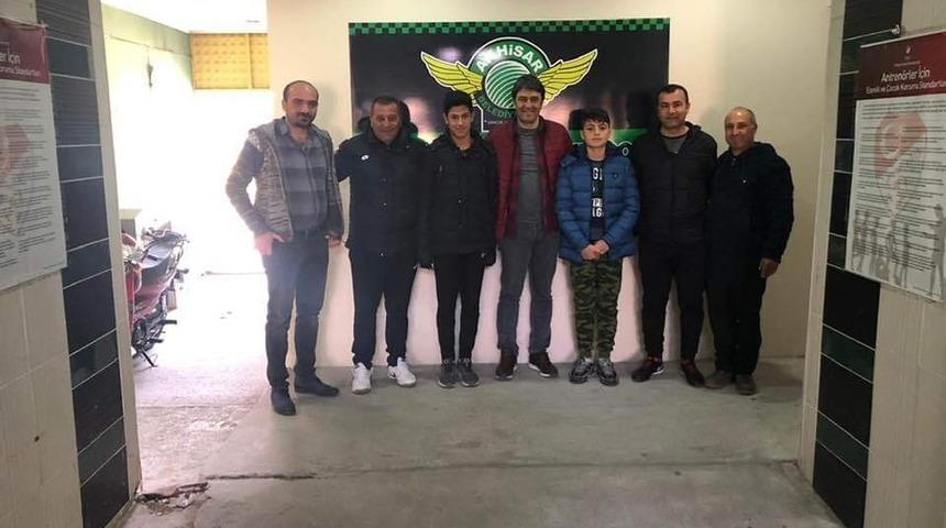 Okullarda keşfedilen 2 &ouml;ğrenci profesyonel futbolculuğuna ilk adımını attı
