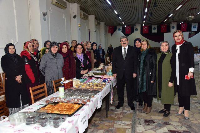 Yöresel Ürünler Pazarında ilk siftah Başkan Can’dan