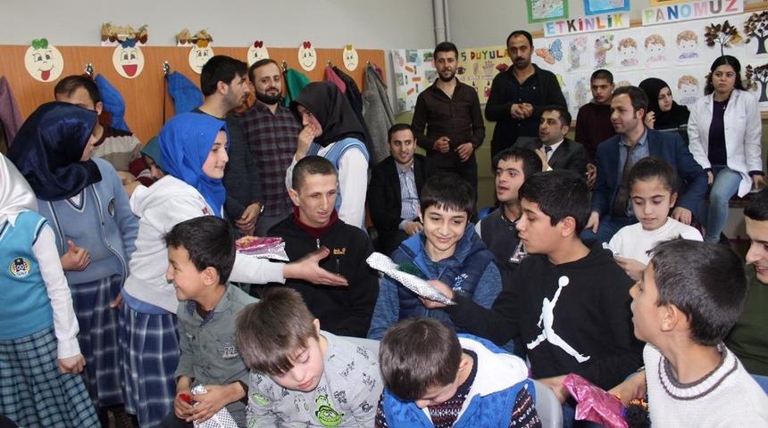 &Ouml;zalp&rsquo;ta &ldquo;İmam Hatipler İyilikte Yarışıyor&rdquo; projesi