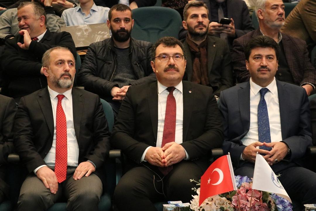 D&Uuml;ZELTME - "T&Uuml;BİTAK Başkanı Hasan Mandal, &uuml;niversitelilerle buluştu" başlıklı haberimizin spot, giriş ve i&ccedil;eriğindeki "517 &ouml;ğrenci yurt dışına g&ouml;nderilecek" ifadesi, "517 burs pozisyonu var" şeklinde değiştirilmiştir. 
Haberimizi d&uuml;zelterek yeniden yayıml