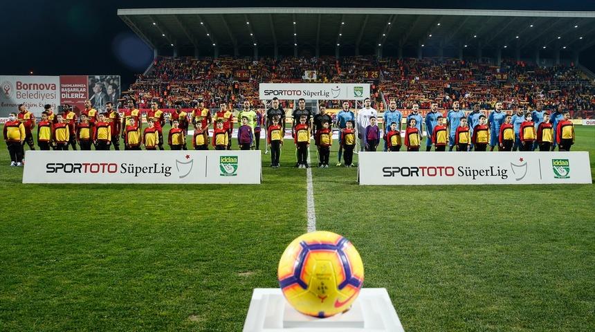 Göztepe taraftarı takım ve Kemal Özdeş aleyhine tezahüratlar yaptı