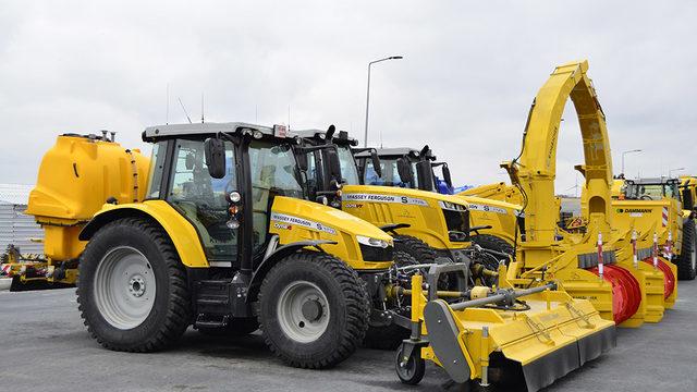Türkiye’nin en büyük havalimanında traktörler başrolde