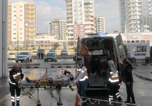 Mersin'de tarım işçilerini taşıyan midibüs devrildi: 1 ölü, 15 yaralı