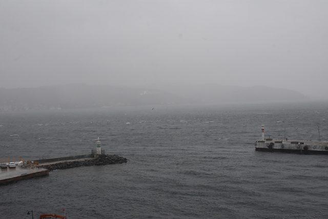 Çanakkale Boğazı, çift yönlü transit gemi geçişlerine kapatıldı