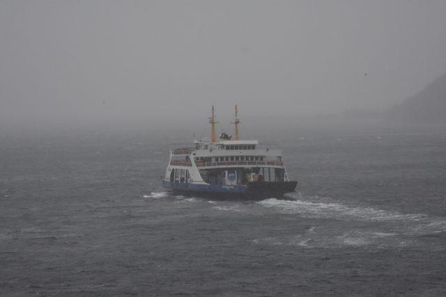 Çanakkale Boğazı, çift yönlü transit gemi geçişlerine kapatıldı