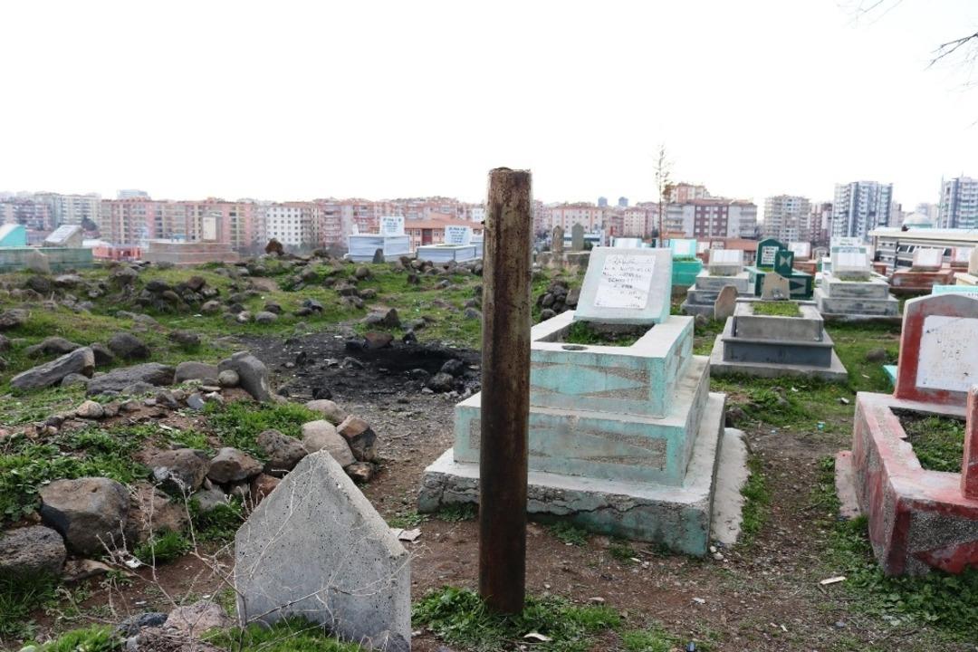 Hırsızlar mezarlıklara dadandı