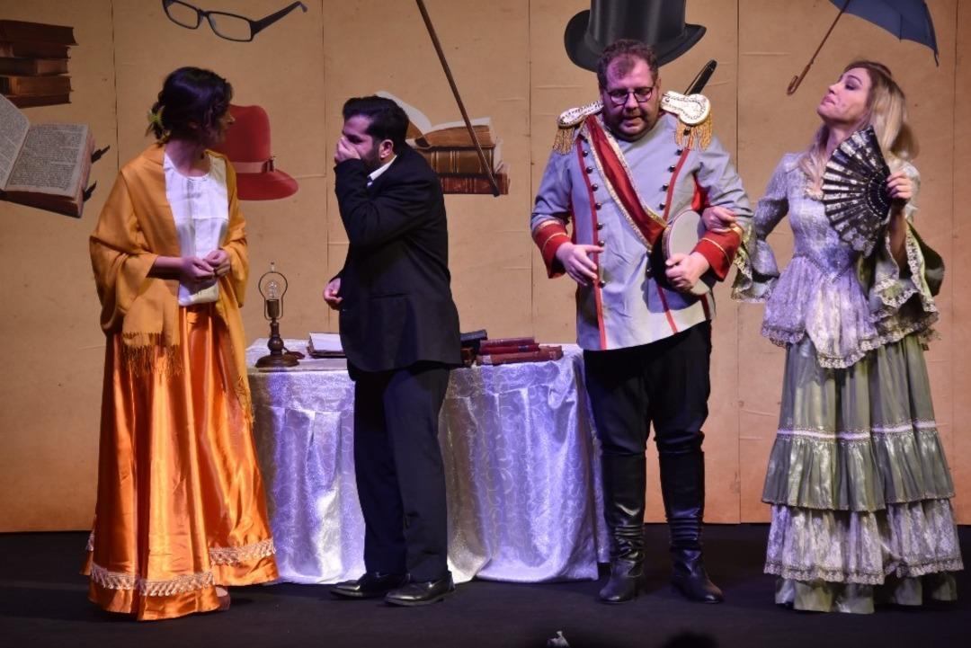 &ldquo;&Ouml;m&uuml;rs&uuml;n Doktor&rdquo; izleyenleri g&uuml;ld&uuml;rd&uuml;