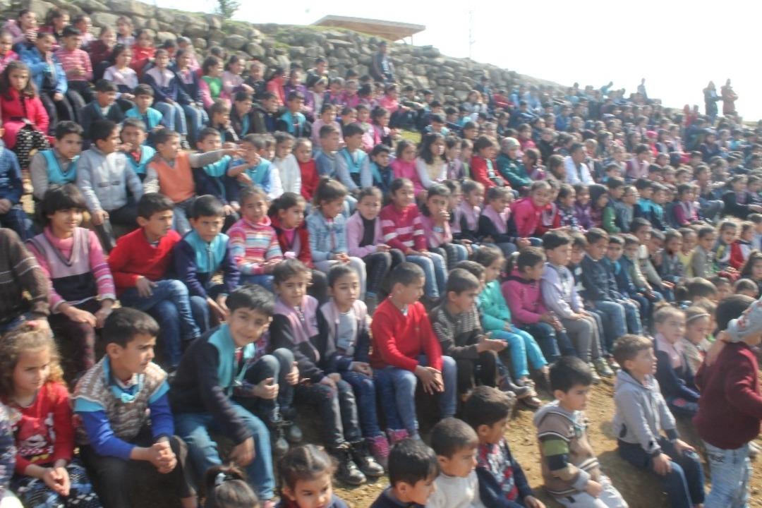 Gen&ccedil;lik r&uuml;zgarı Yanıkkaya k&ouml;y&uuml;nde esti