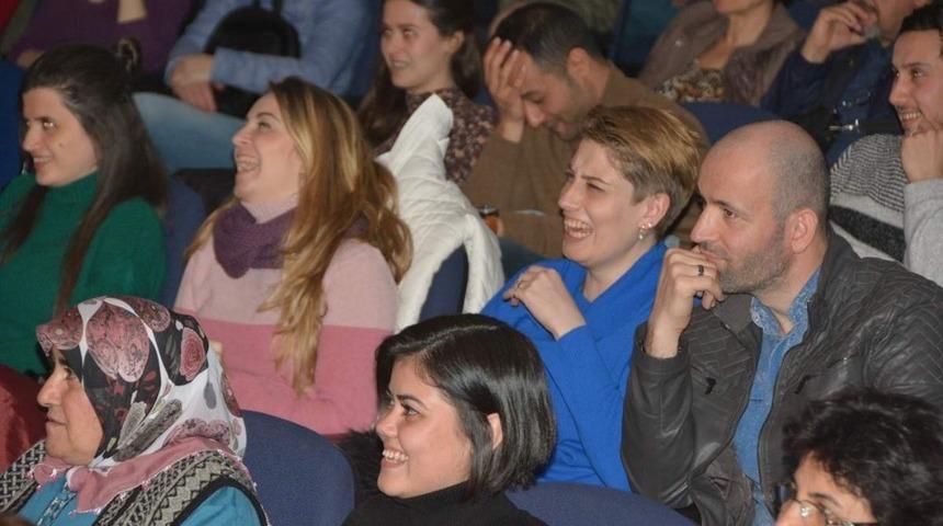 Cem İş&ccedil;iler&rsquo;den Aliağa&rsquo;da kahkaha tufanı