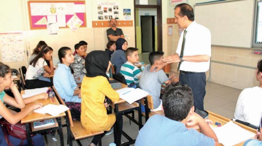 Milli Eğitim M&uuml;d&uuml;r&uuml; Eryiğit hayata ge&ccedil;irdiği projelerle taktir topluyor