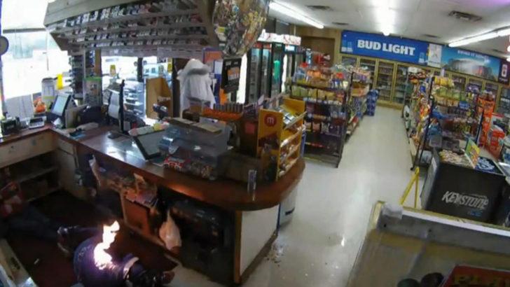 Psikopat soyguncu kadını yaktı!  G4