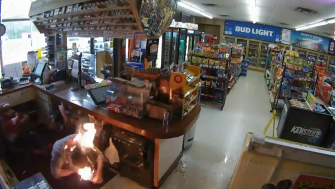 Psikopat soyguncu kadını yaktı! 