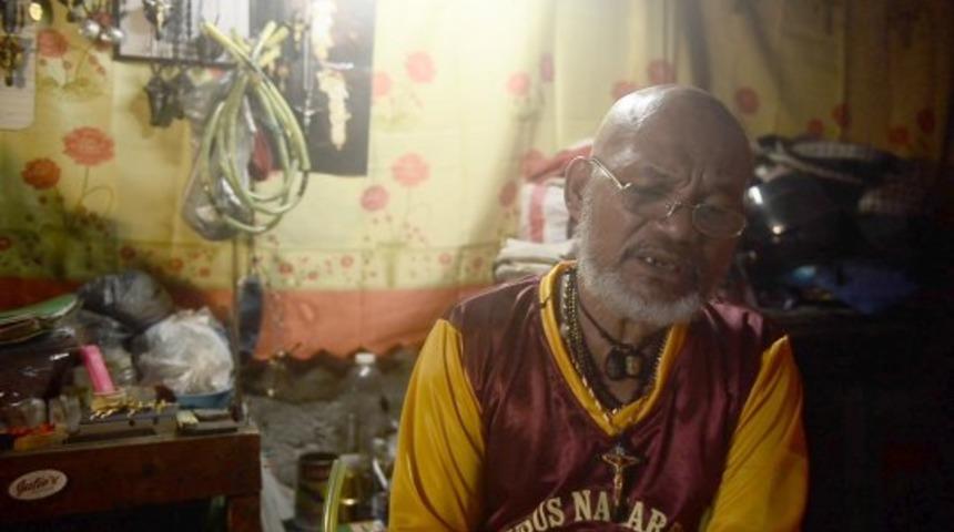 Mezarlıklardan &ouml;l&uuml;lerin diz kapaklarını &ccedil;alıyor