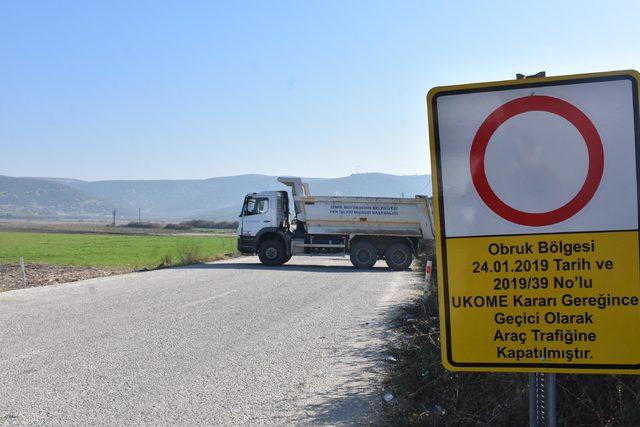 İzmir’de düdenlerin oluştuğu bölge trafiğe kapatıldı