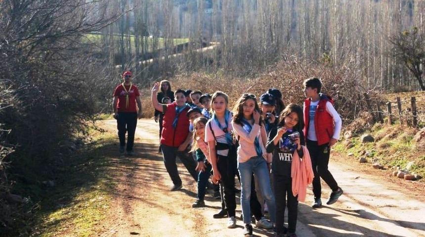 Yavrukurt kümesinden doğa yürüyüşü