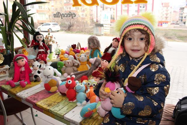 Niğde’de 250 kadına 'amigurumi bebek' örmesini öğretti