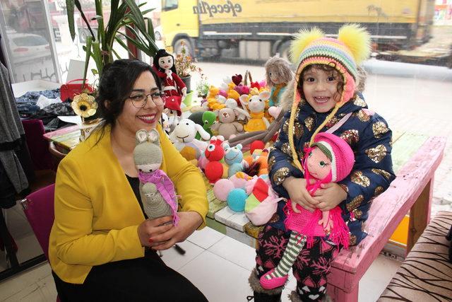 Niğde’de 250 kadına 'amigurumi bebek' örmesini öğretti