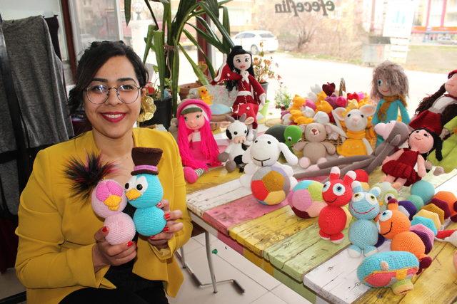 Niğde’de 250 kadına 'amigurumi bebek' örmesini öğretti