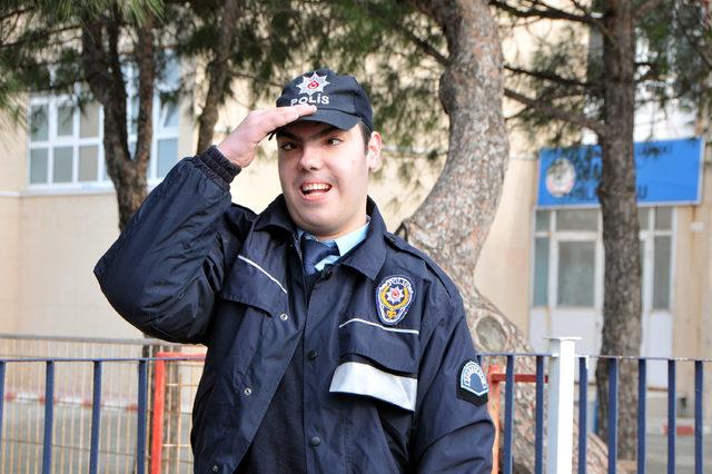 Özel eğitim öğrencisinin trafik polisi olma hayali gerçek oldu