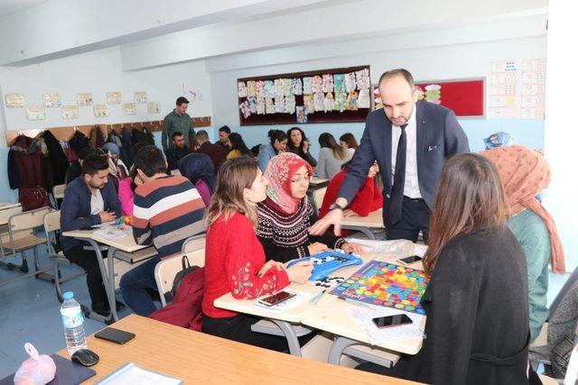 Hakkari’deki öğretmenlere atölye eğitimi