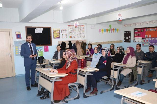 Hakkari’deki öğretmenlere atölye eğitimi